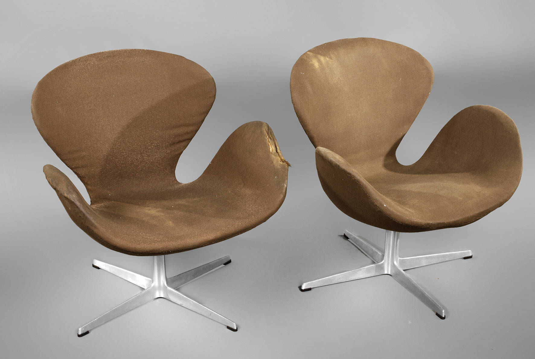 Paar ”Swan Chair”