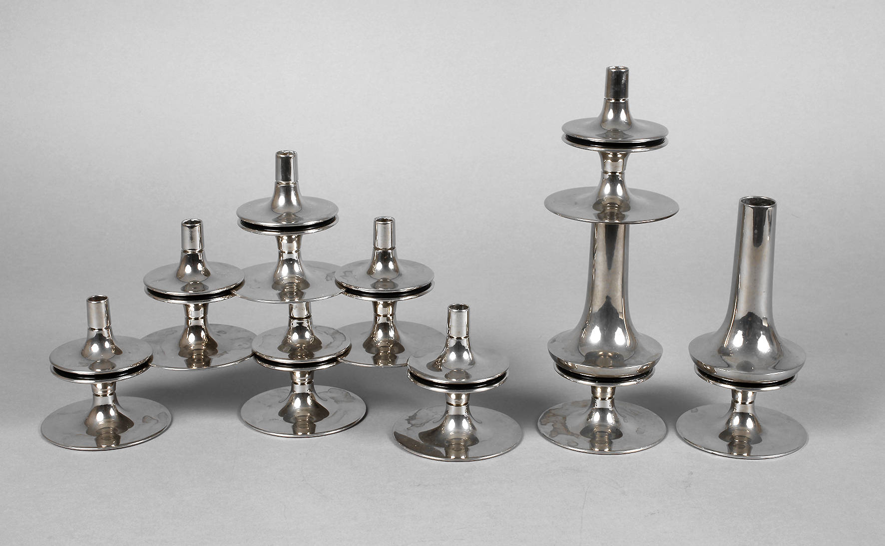 Neun stapelbare Kerzenleuchter