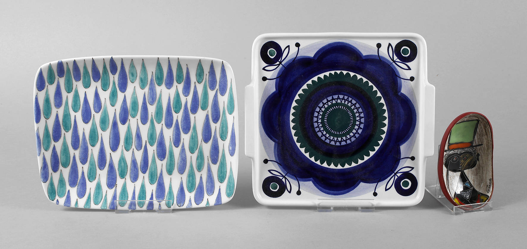 Drei Teile moderne Keramik