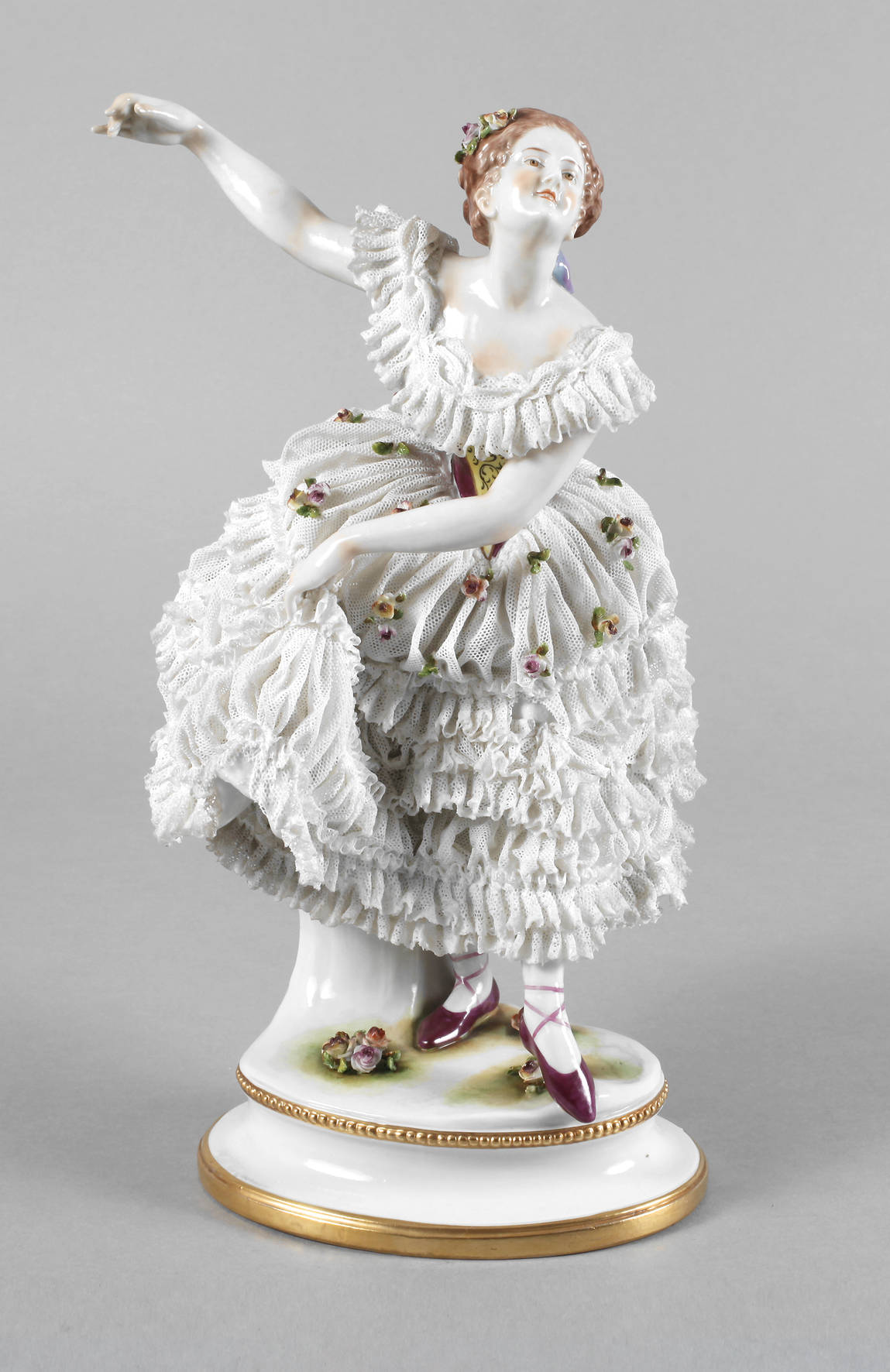 Volkstedt Tänzerin im Spitzenkleid