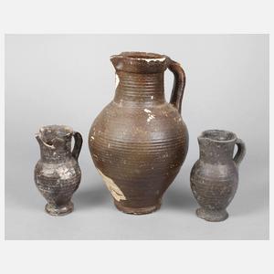 Drei gebauchte braune Krüge Siegburg