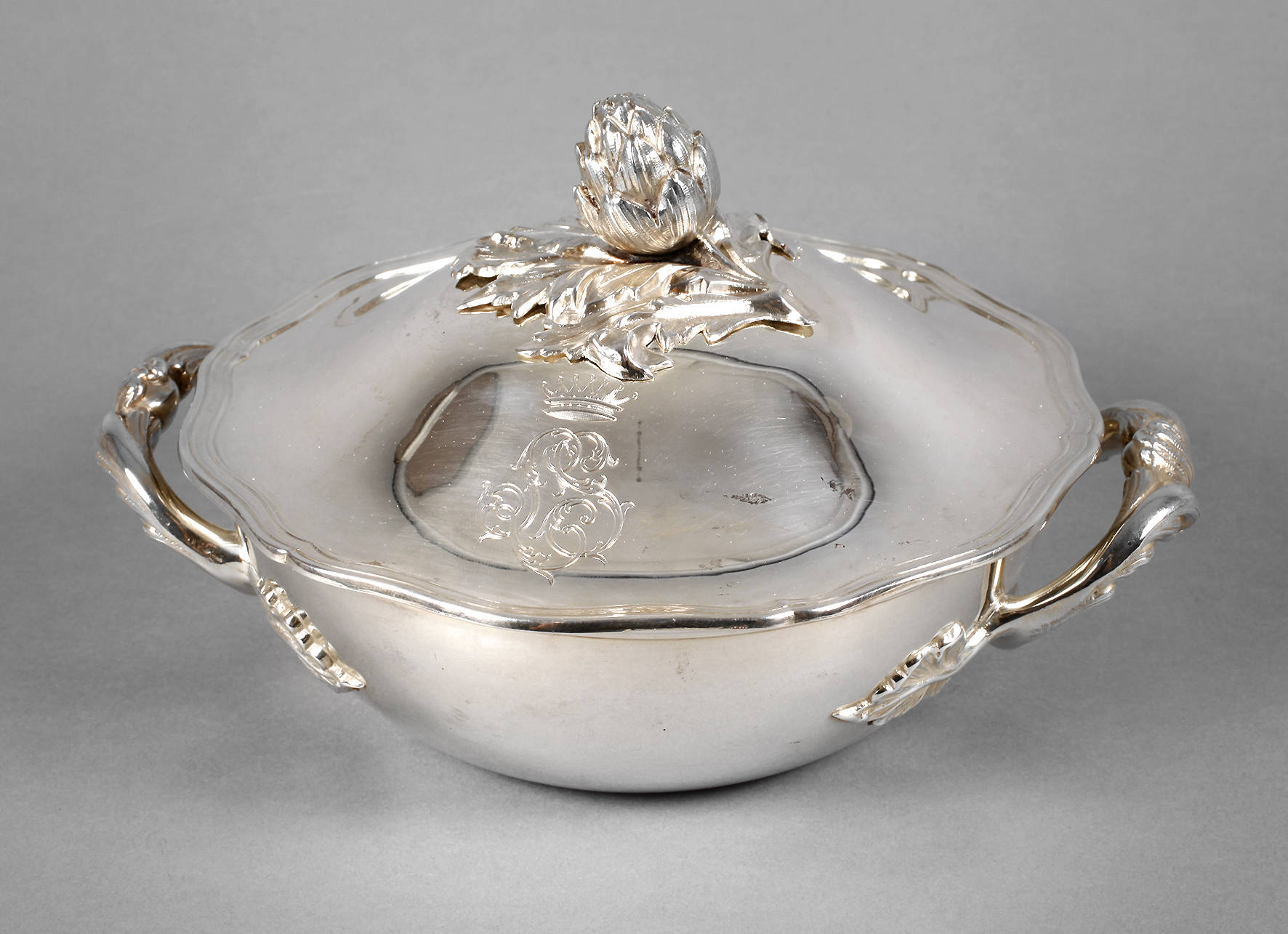 Silberterrine aus Adelsbesitz