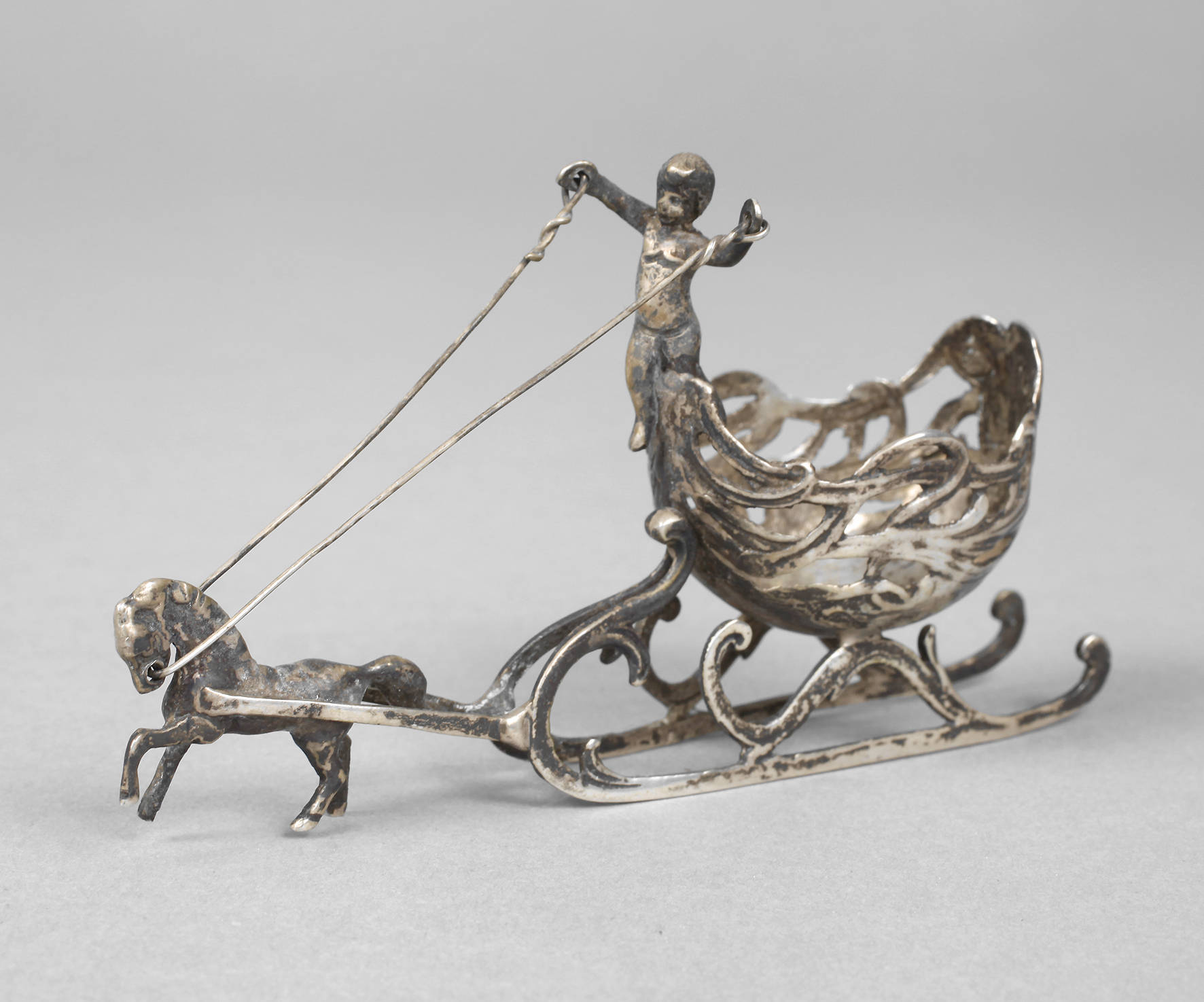 Kleiner Silberschlitten Jugendstil