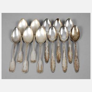 Elf große Silberlöffel