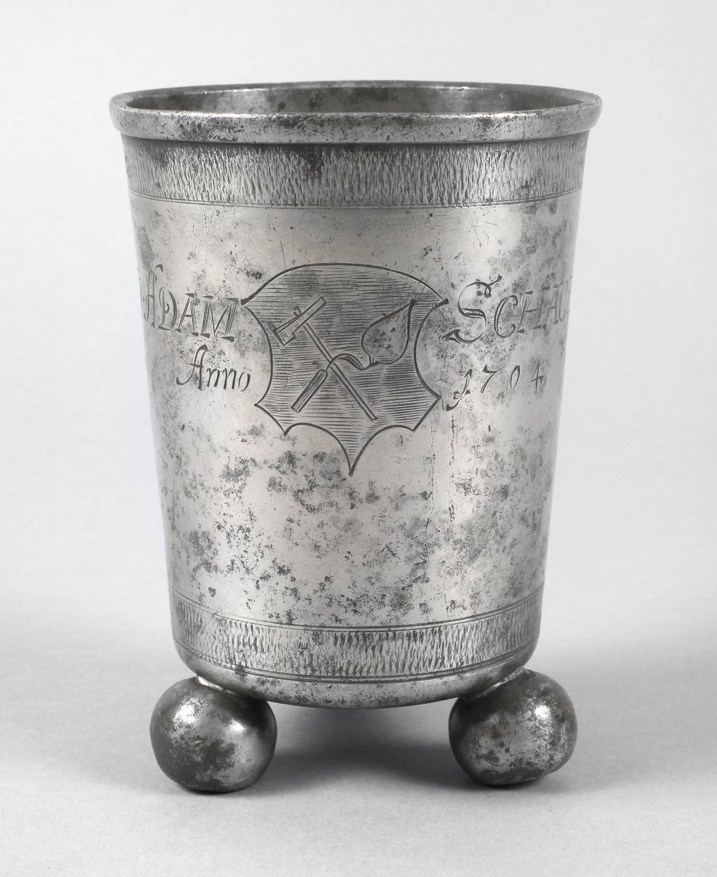 Zunftbecher eines Maurers, Zinn