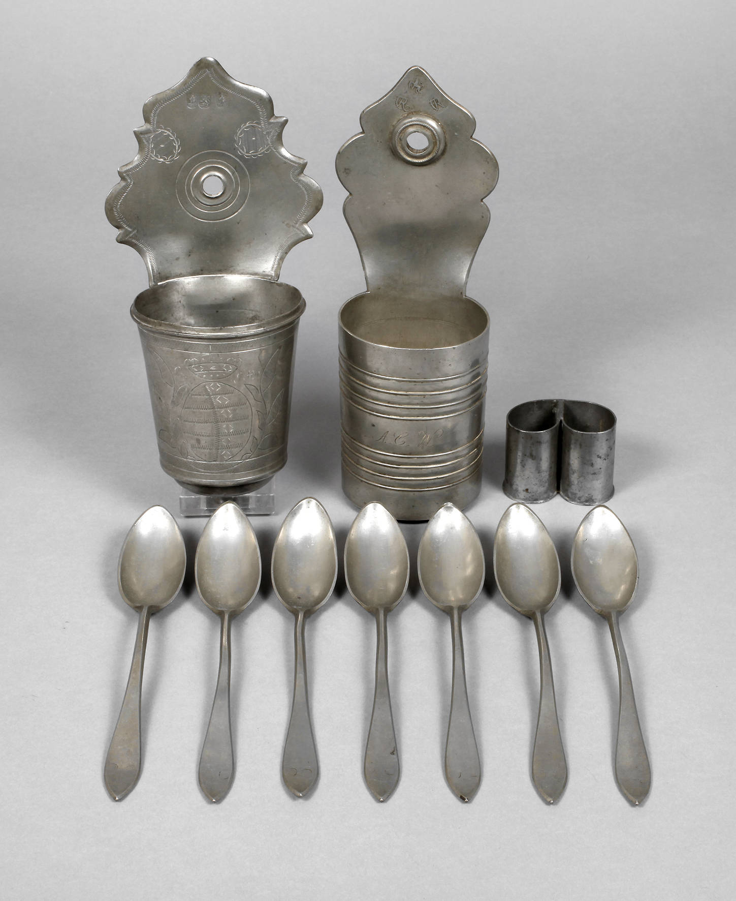 Zwei Wandlöffelhalter Zinn