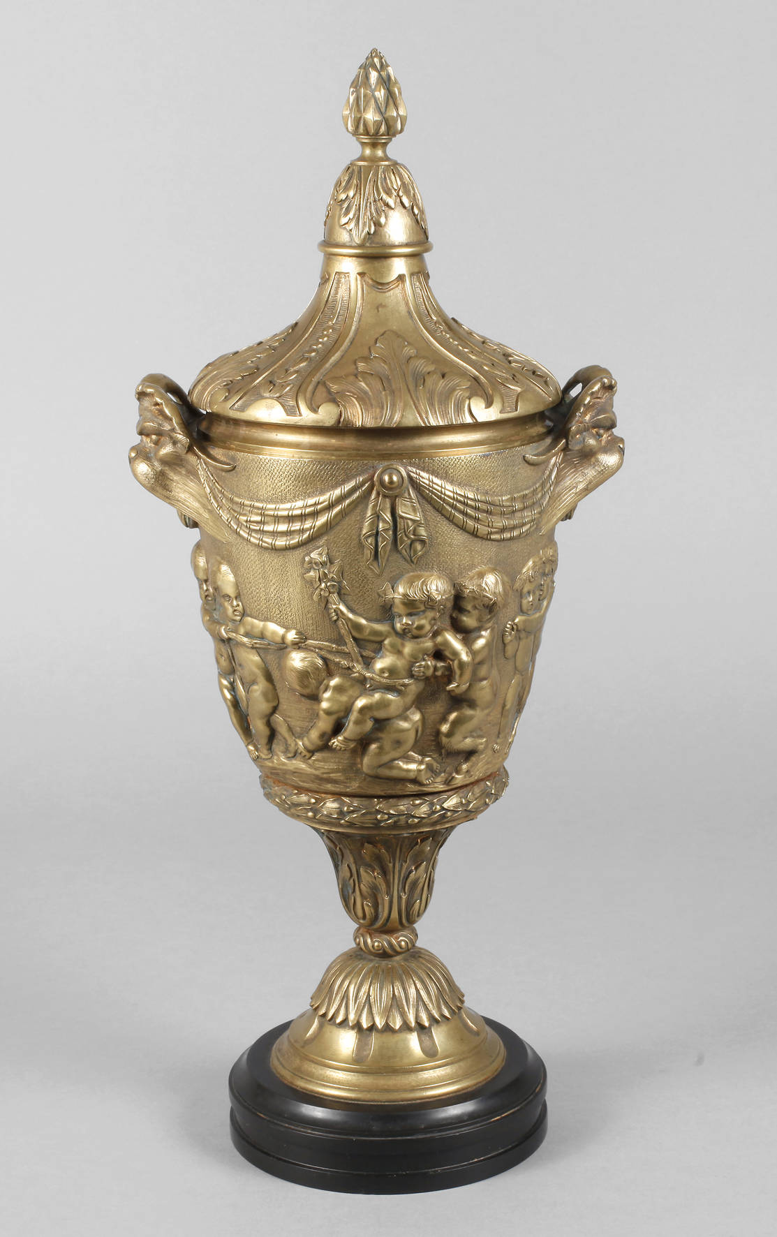 Klassizistische Bronzevase