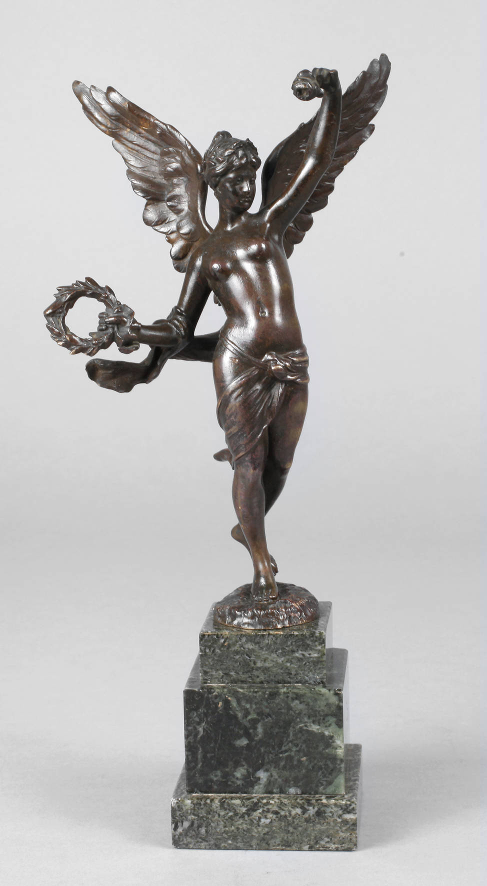 Hermann Eichberg, allegorische Frauenstatuette