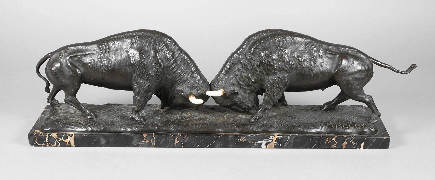 M. Bauer, Bisons im Kampf