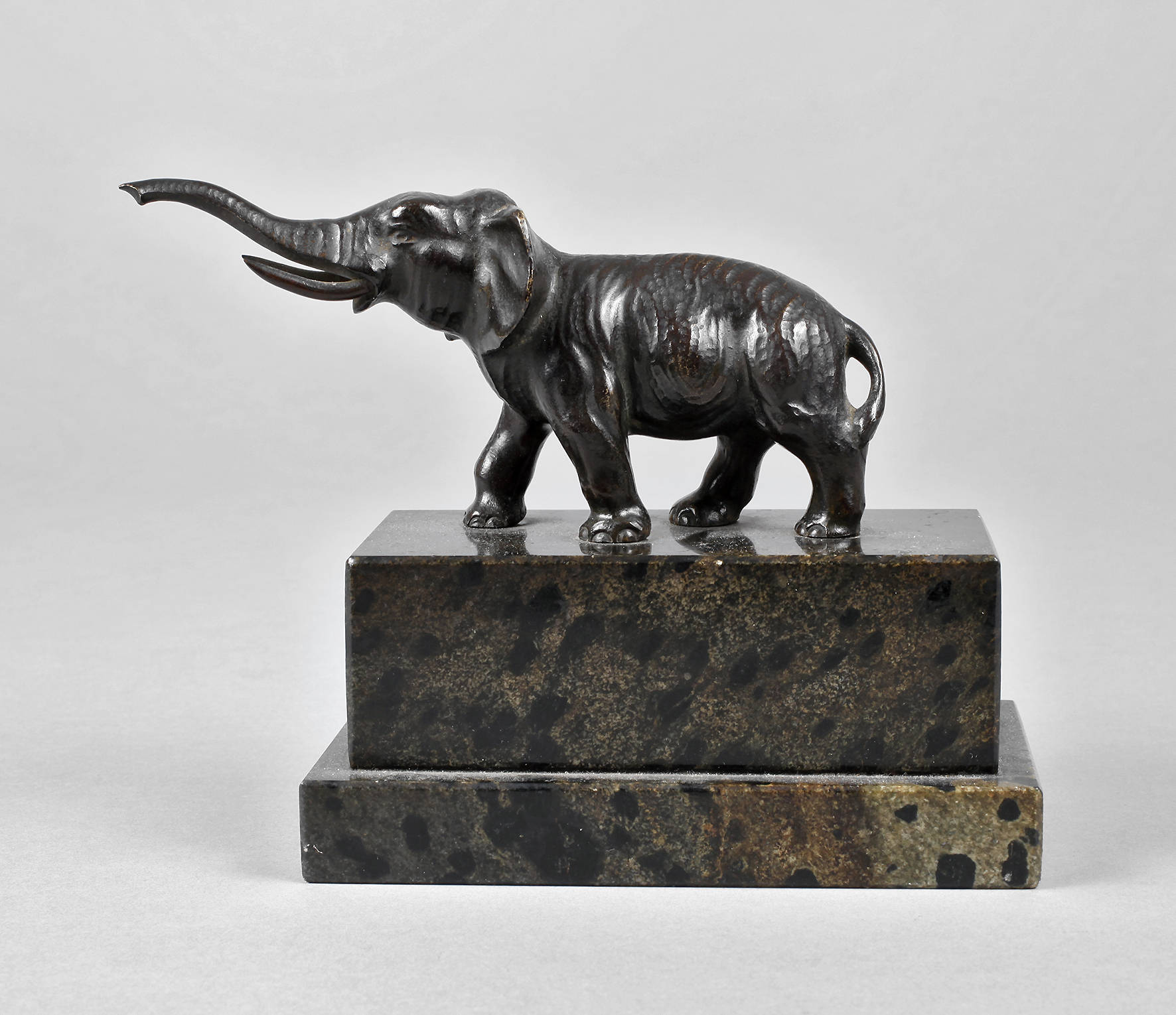 Kleinbronze Elefant