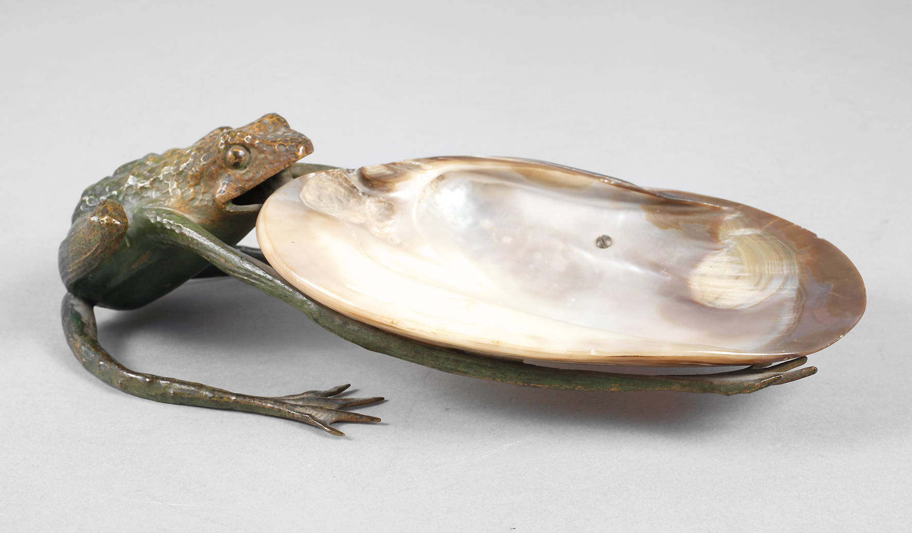 Große Wiener Bronze, Froschschale