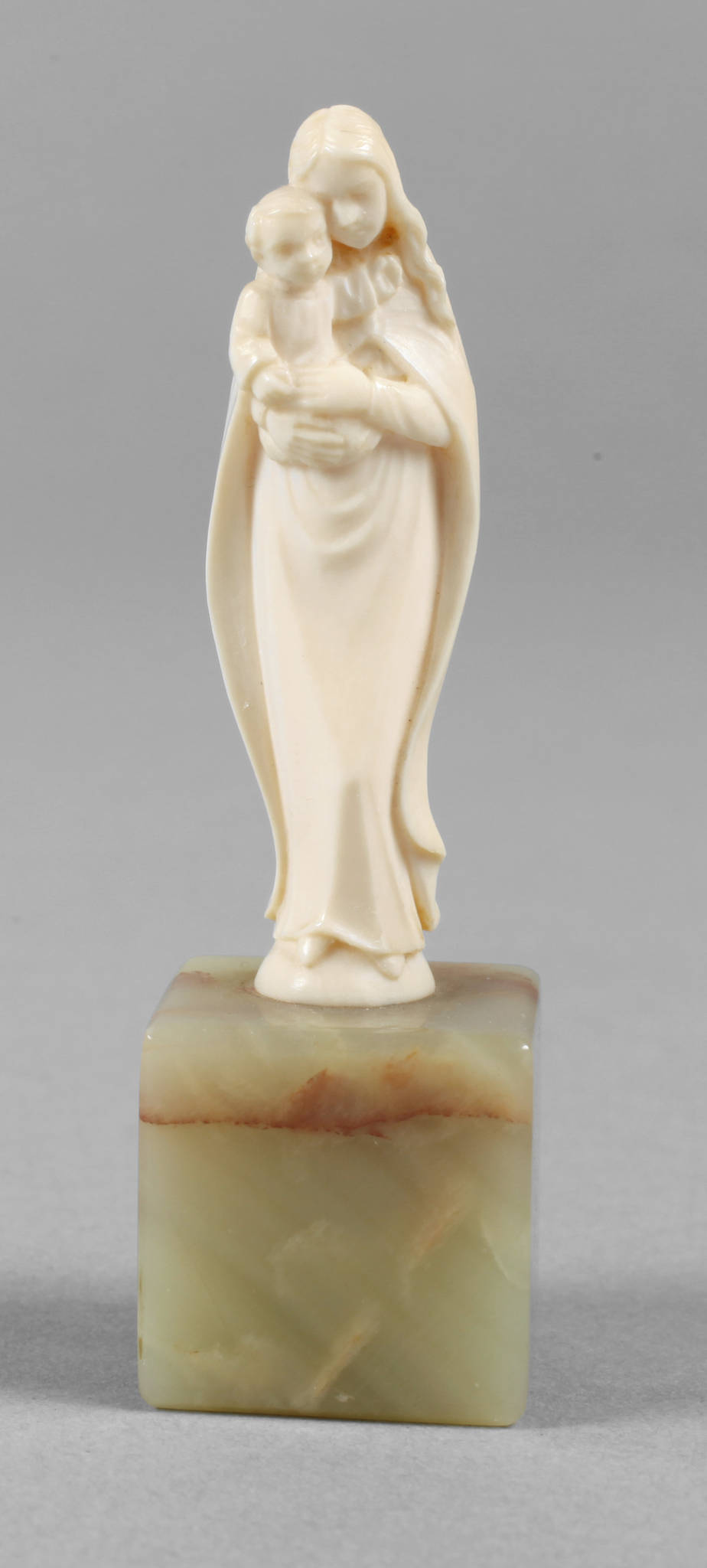 Kleine Elfenbeinschnitzerei