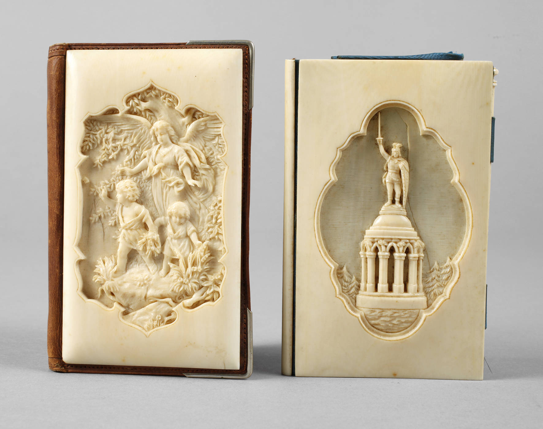 Notizbüchlein und Portemonnaie Elfenbein