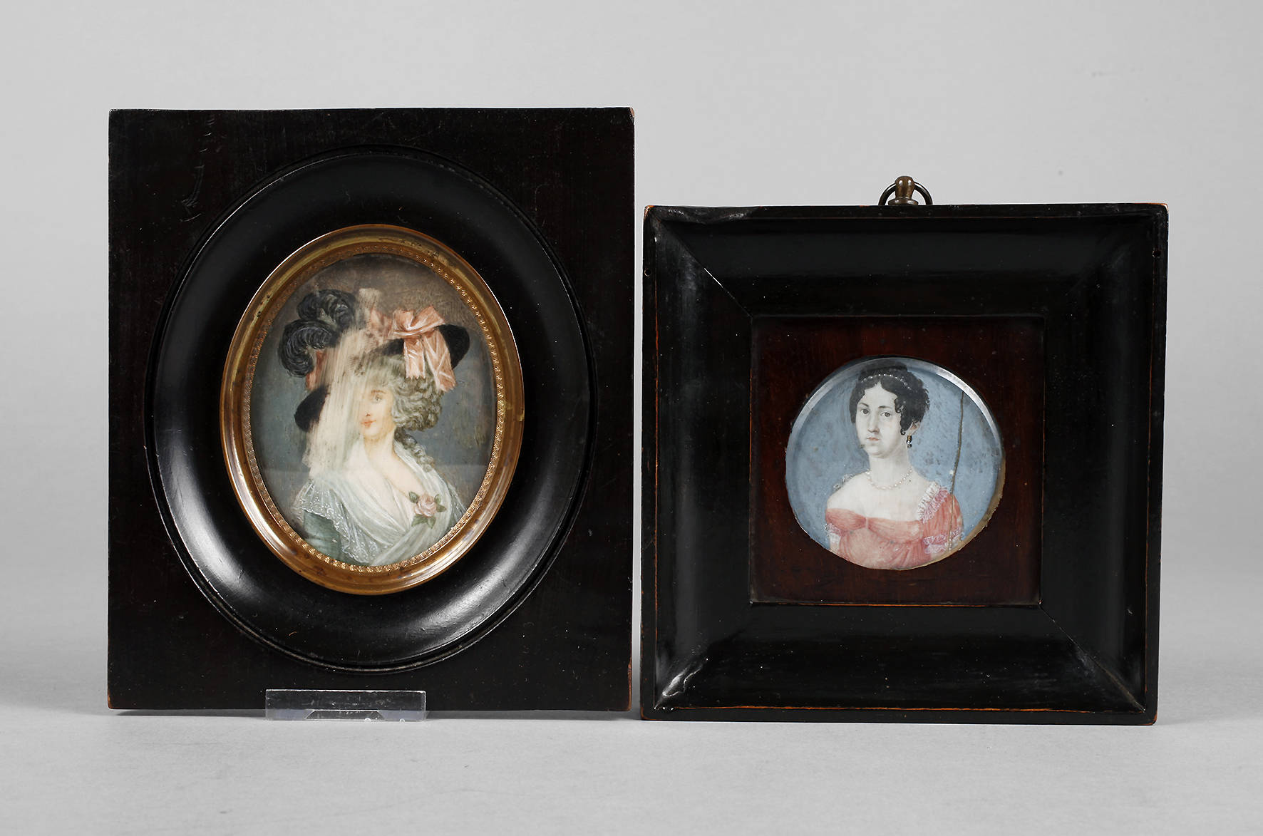 Zwei Elfenbeinminiaturen