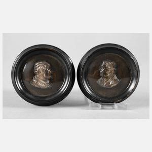 Paar Miniaturreliefs