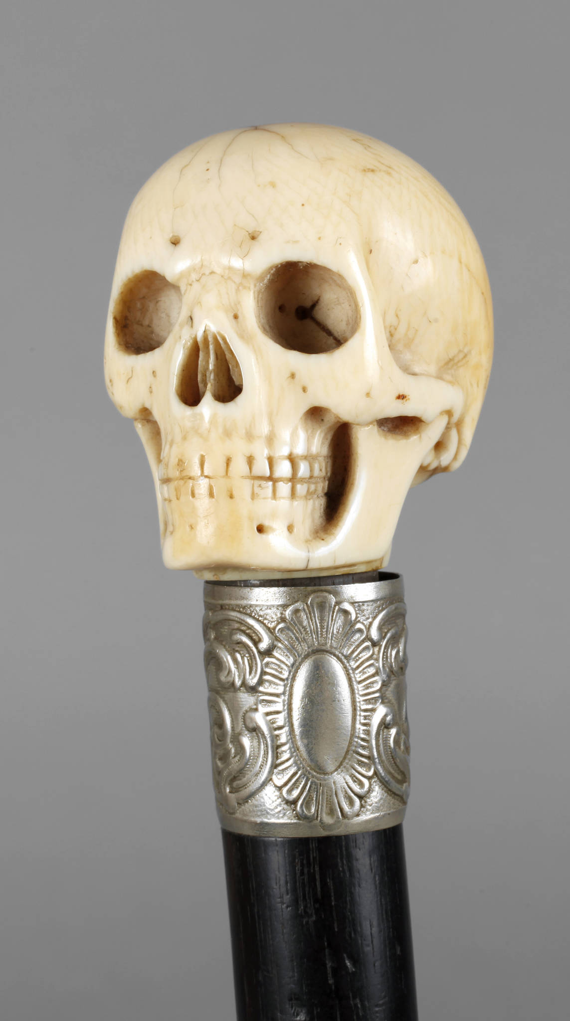 Spazierstock mit Totenkopf