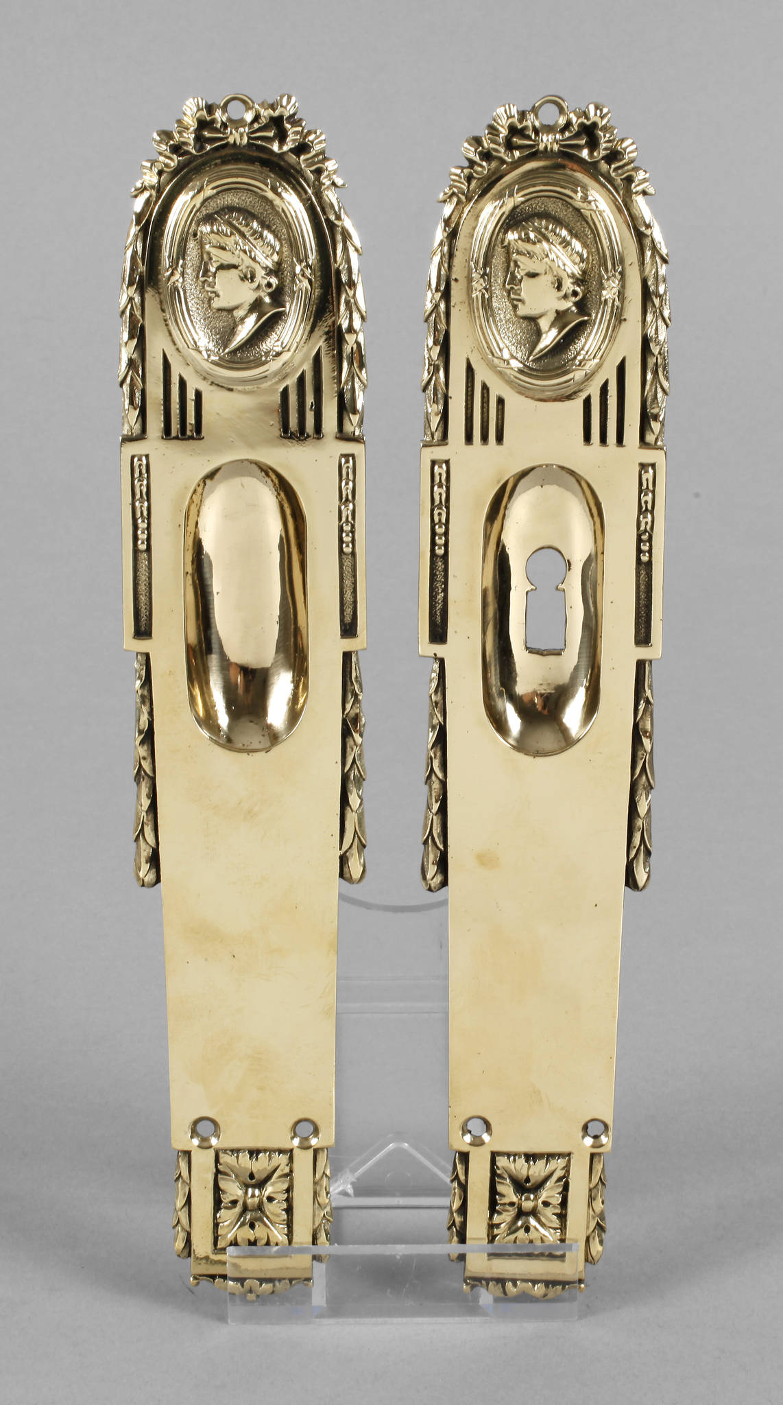 Zwei Schiebetürenbeschläge