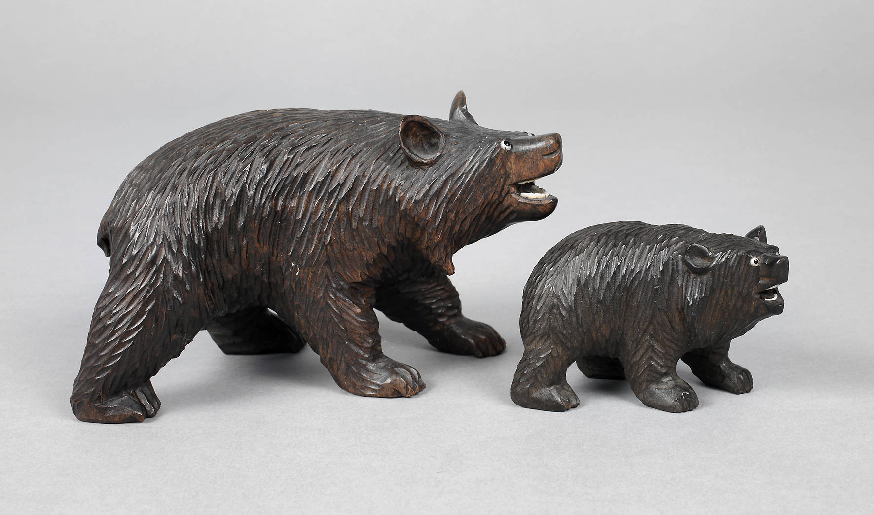 Zwei figürliche Schnitzereien