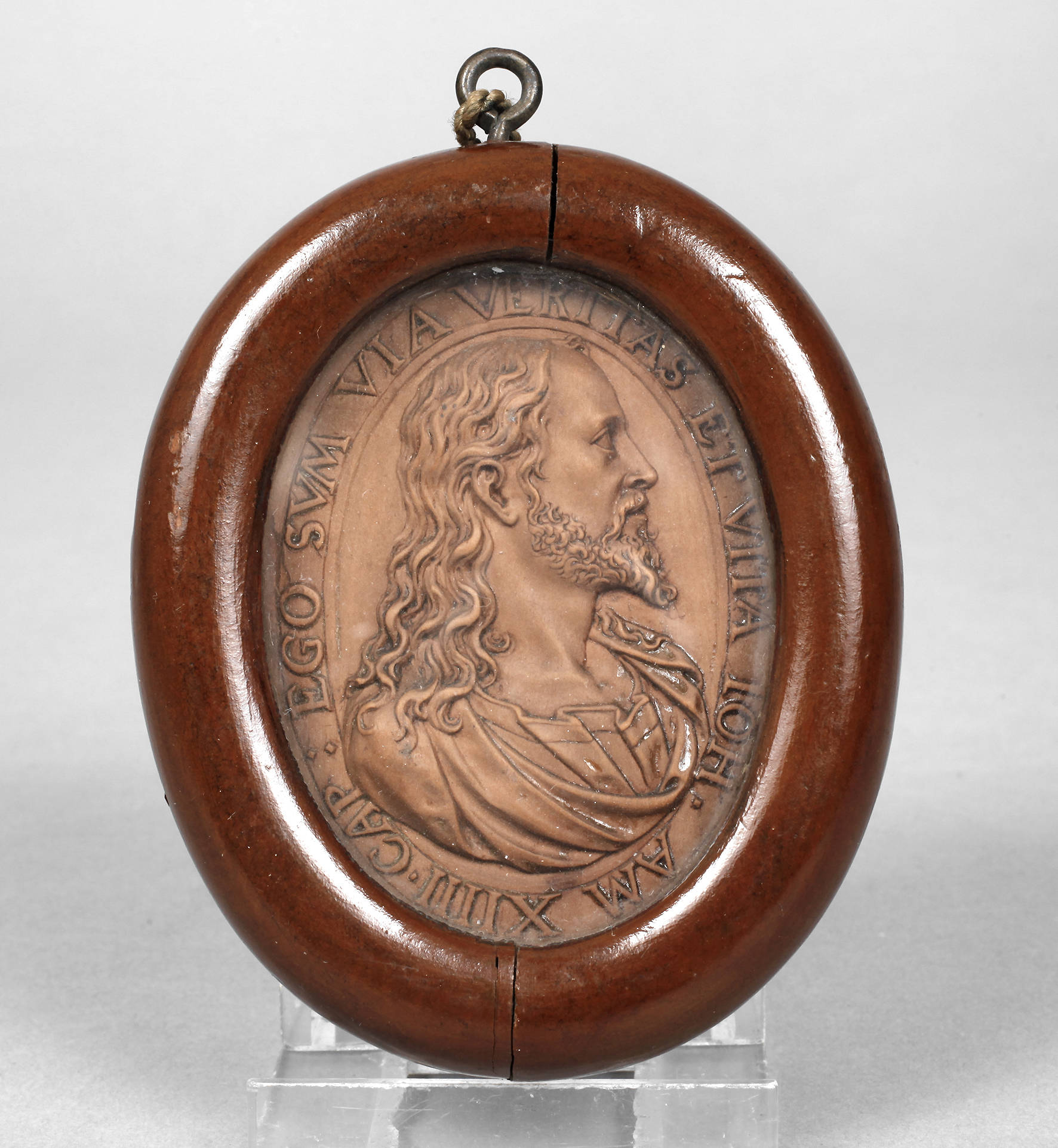 Miniaturhafte Reliefschnitzerei