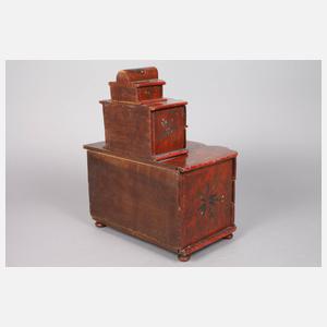 Miniaturaufsatzkommode