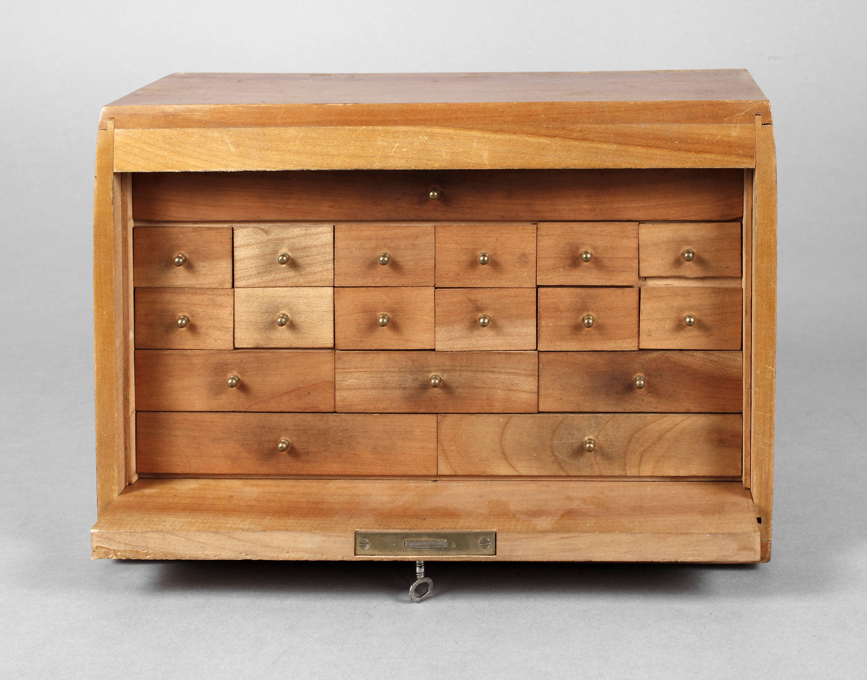 Uhrmacherschränkchen