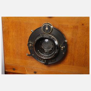 Plattenkamera mit Stativ