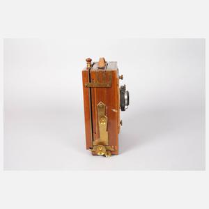 Plattenkamera mit Stativ