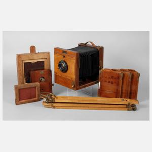 Plattenkamera mit Stativ