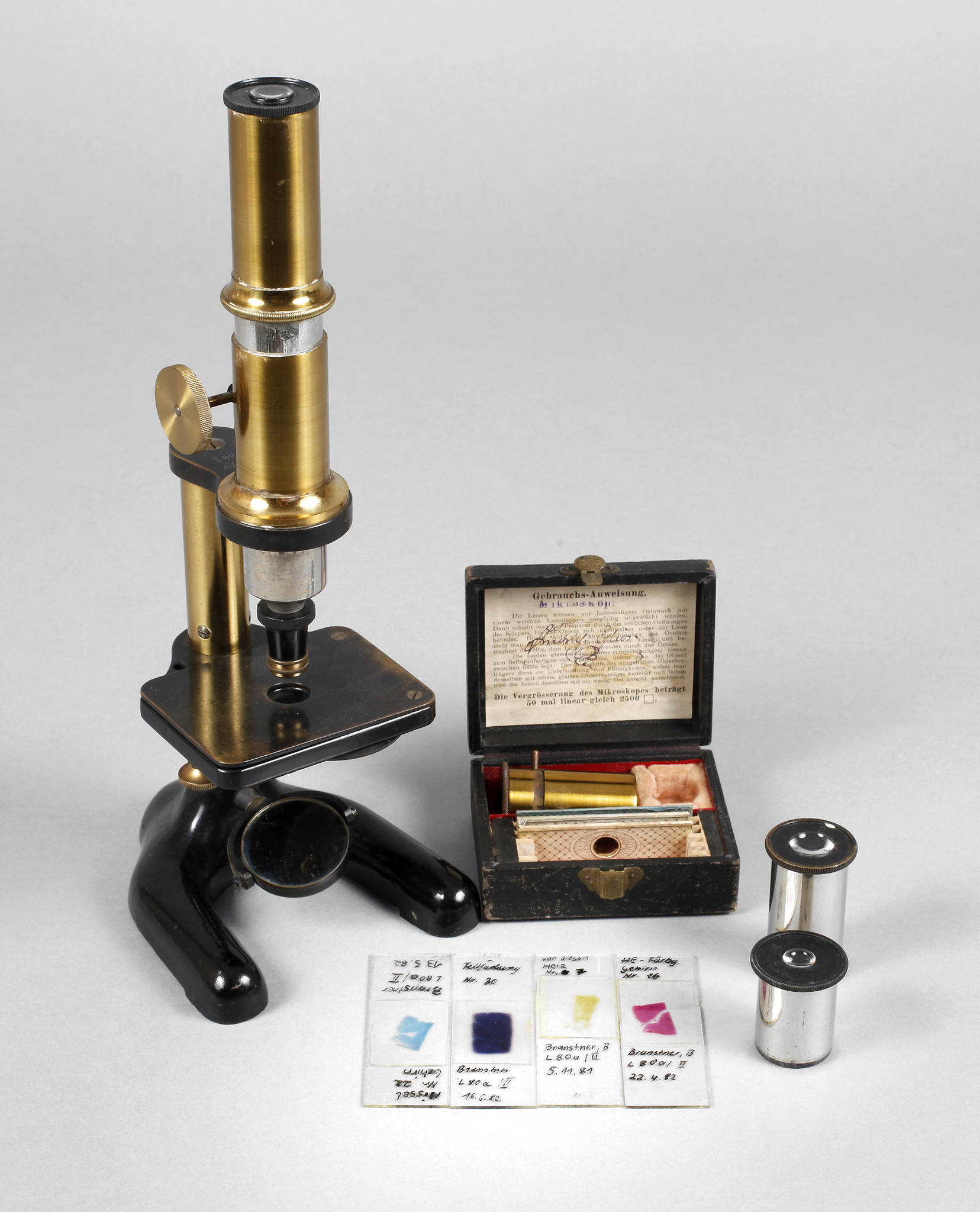 Mikroskop mit Zubehör