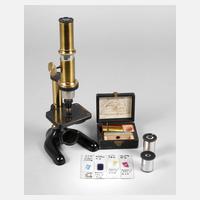 Mikroskop mit Zubehör111