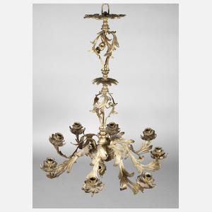 Große Deckenkrone um 1890, Bronze vergoldet, überaus reich floral verziertes Gestell mit durchbrochen gearbeiteten Partien, acht s-förmig geschwungene Leuchterarme in Blattform mit aufgesetzten Kerzentüllen und Tropfschalen in Blütenoptik, zwei Arme