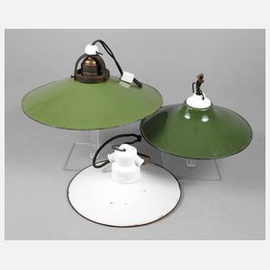 Drei Industrielampen