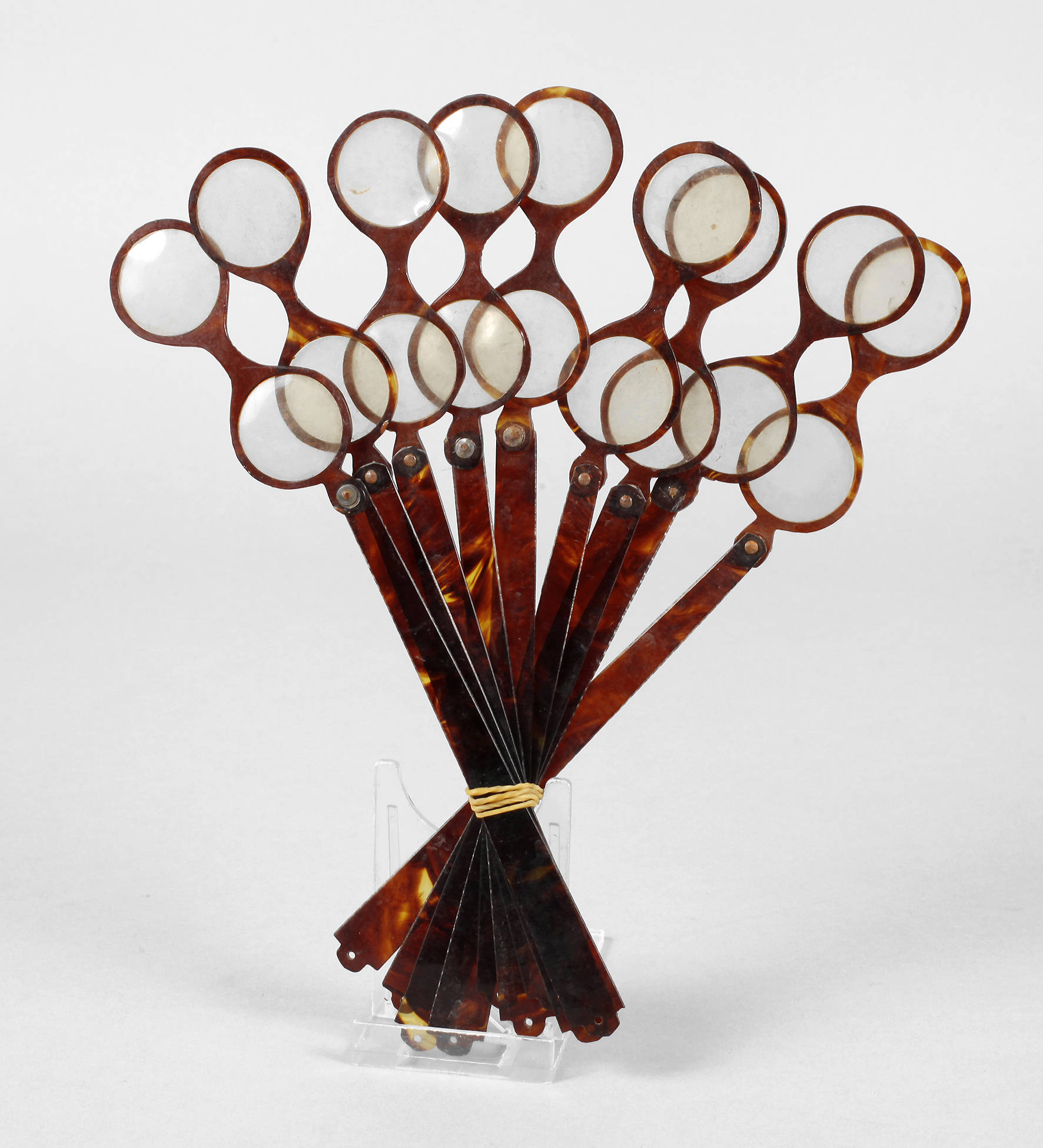 Neun Stiellorgnetten