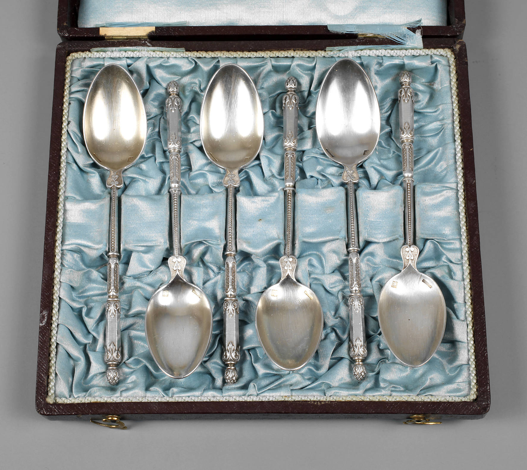 Sechs Silberlöffel im Etui