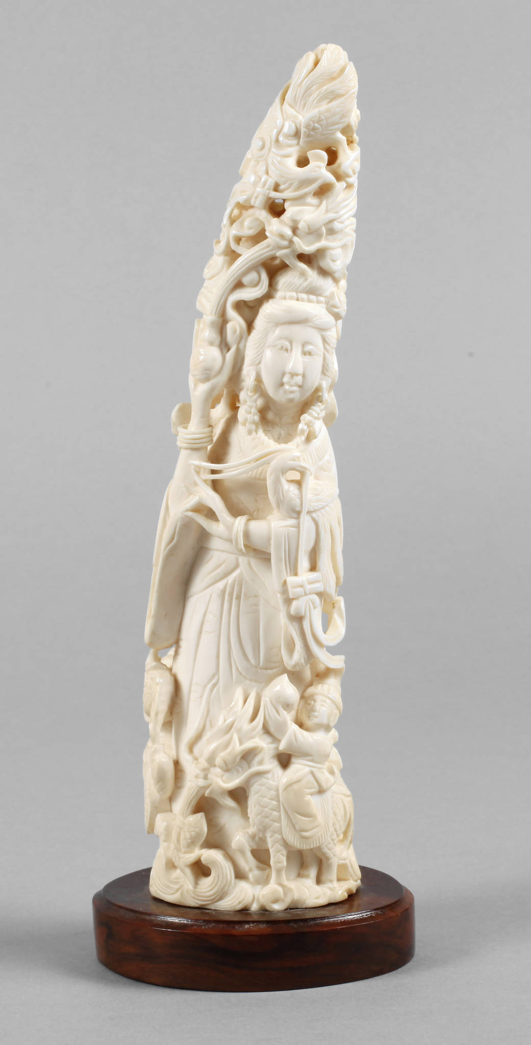 Hochwertige Elfenbeinschnitzerei