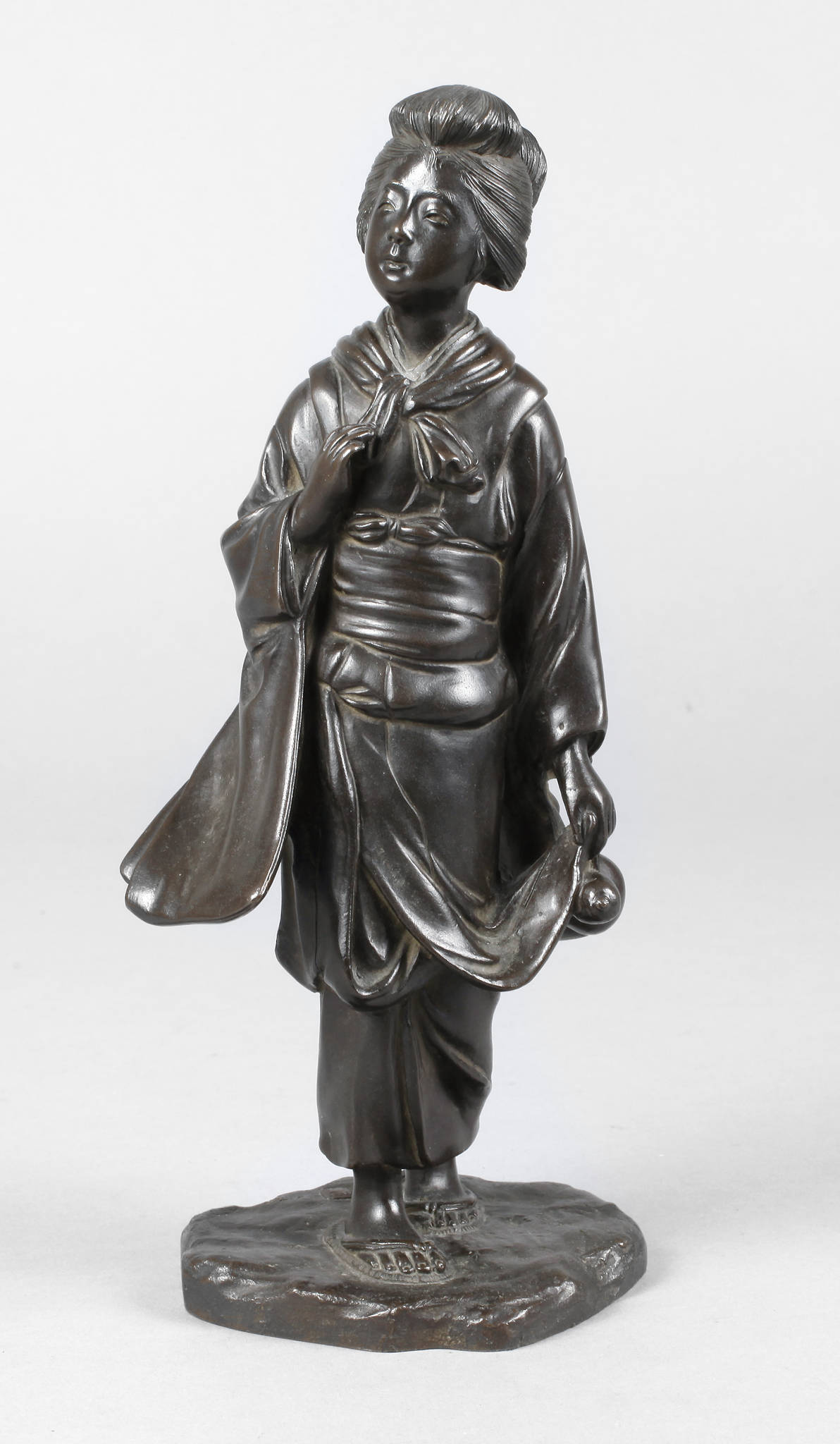 Bronzeplastik Japanerin