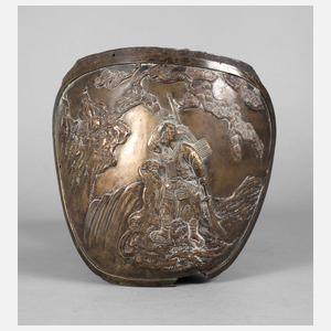 Reliefiertes Bronzefragment