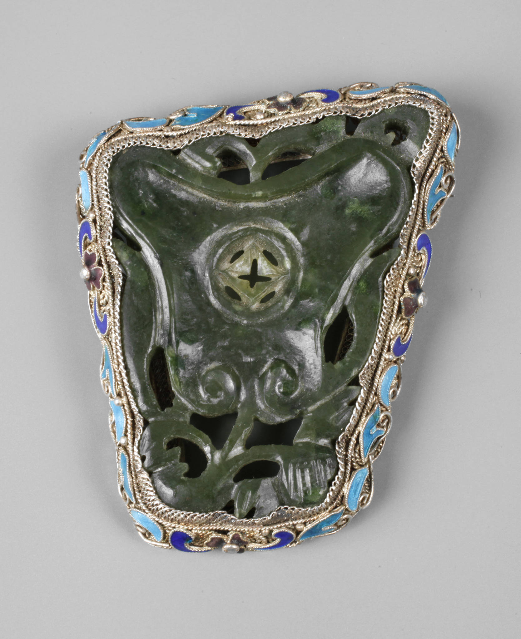 China Jadebrosche mit Email