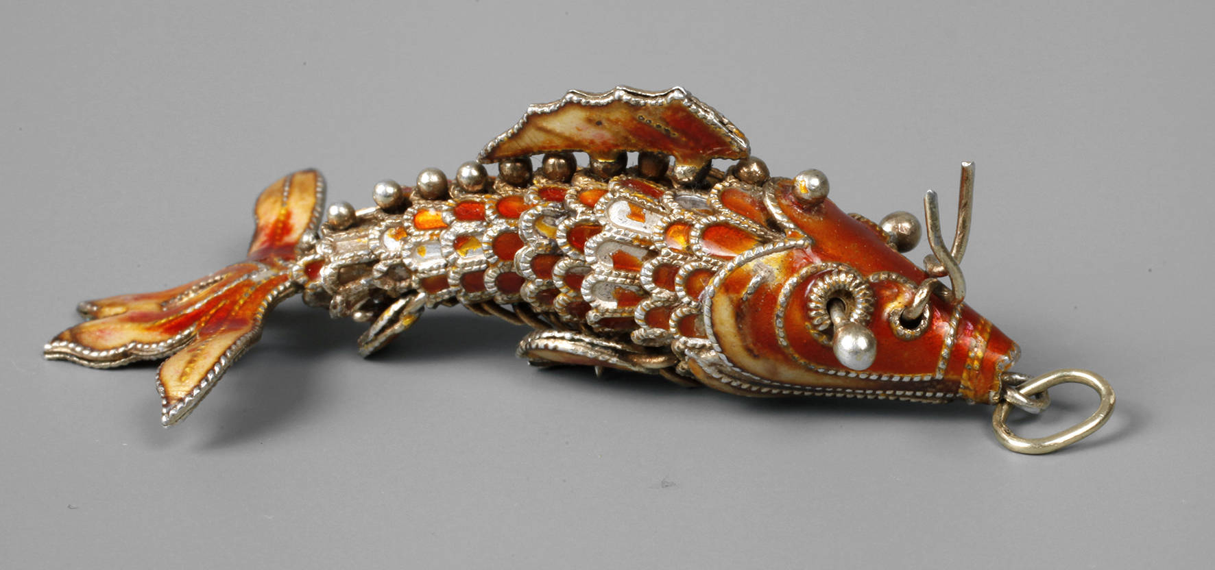 Silberfisch mit Email.