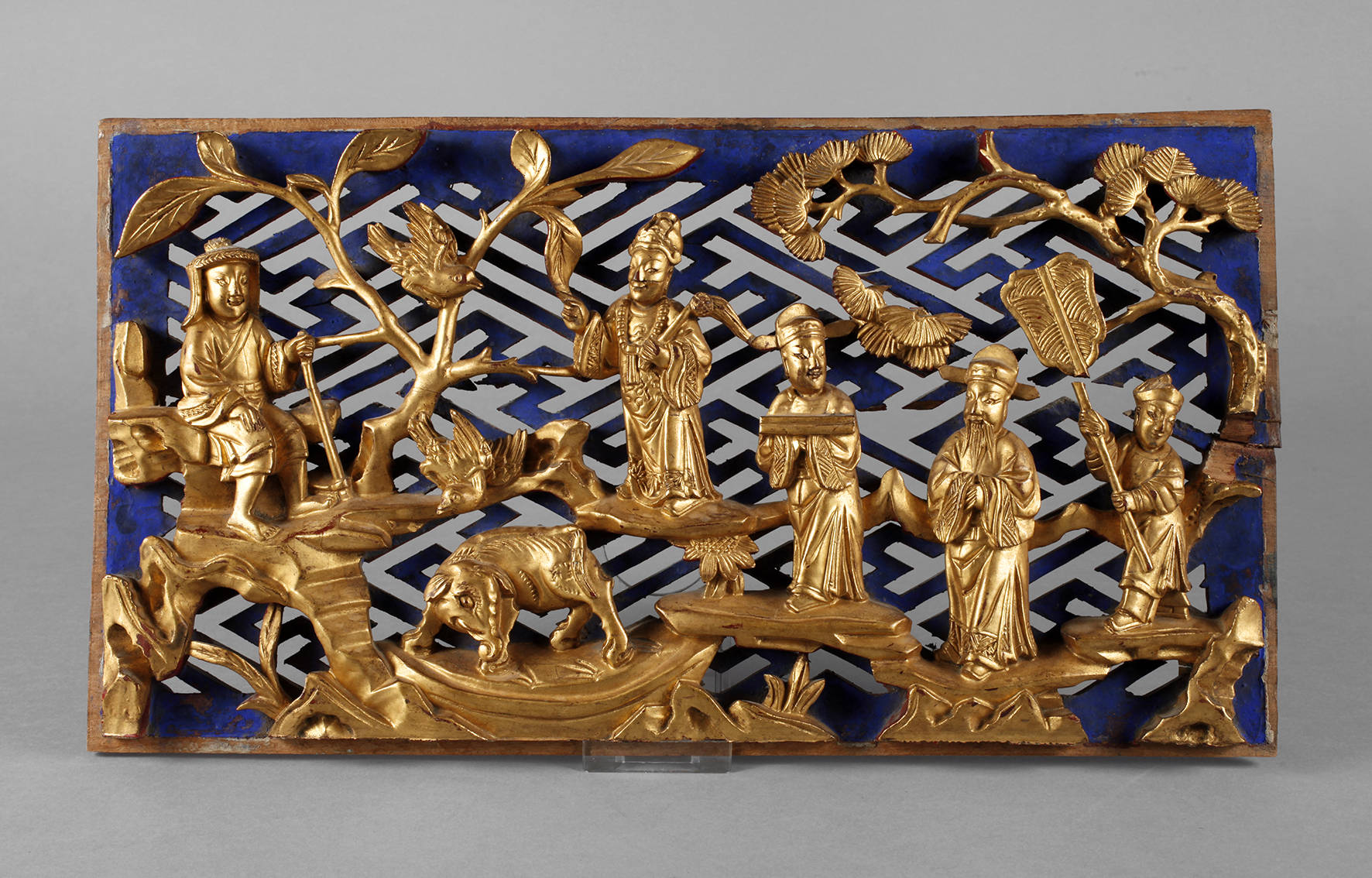 Figürliche Reliefschnitzerei