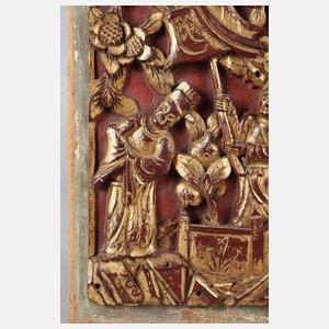 Figürliche Reliefschnitzerei