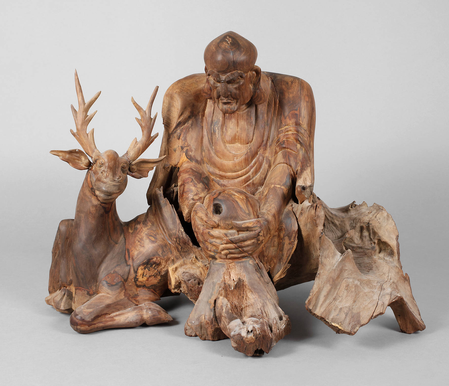 Große Teakholz-Plastik