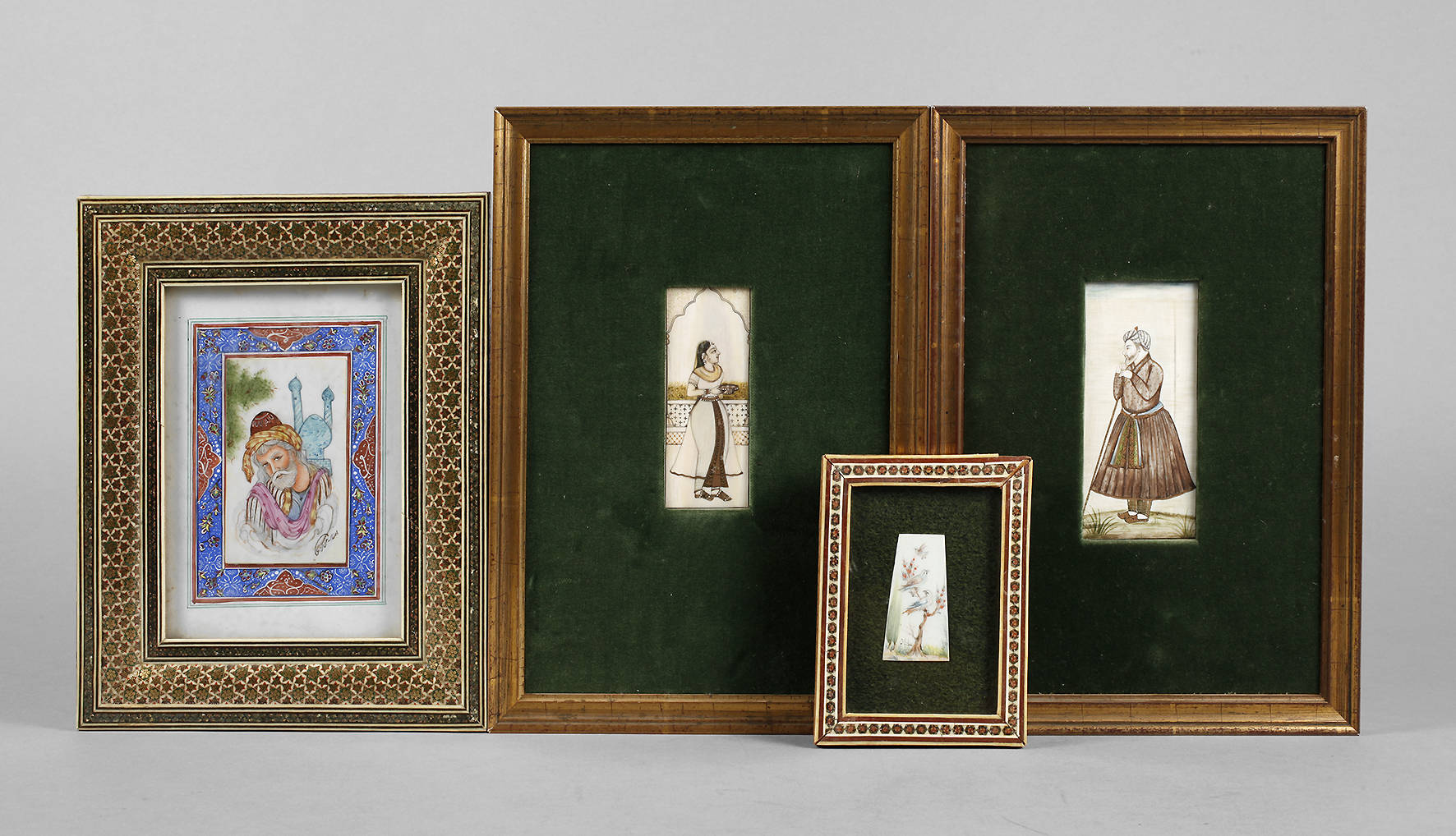 Vier Elfenbeinminiaturen