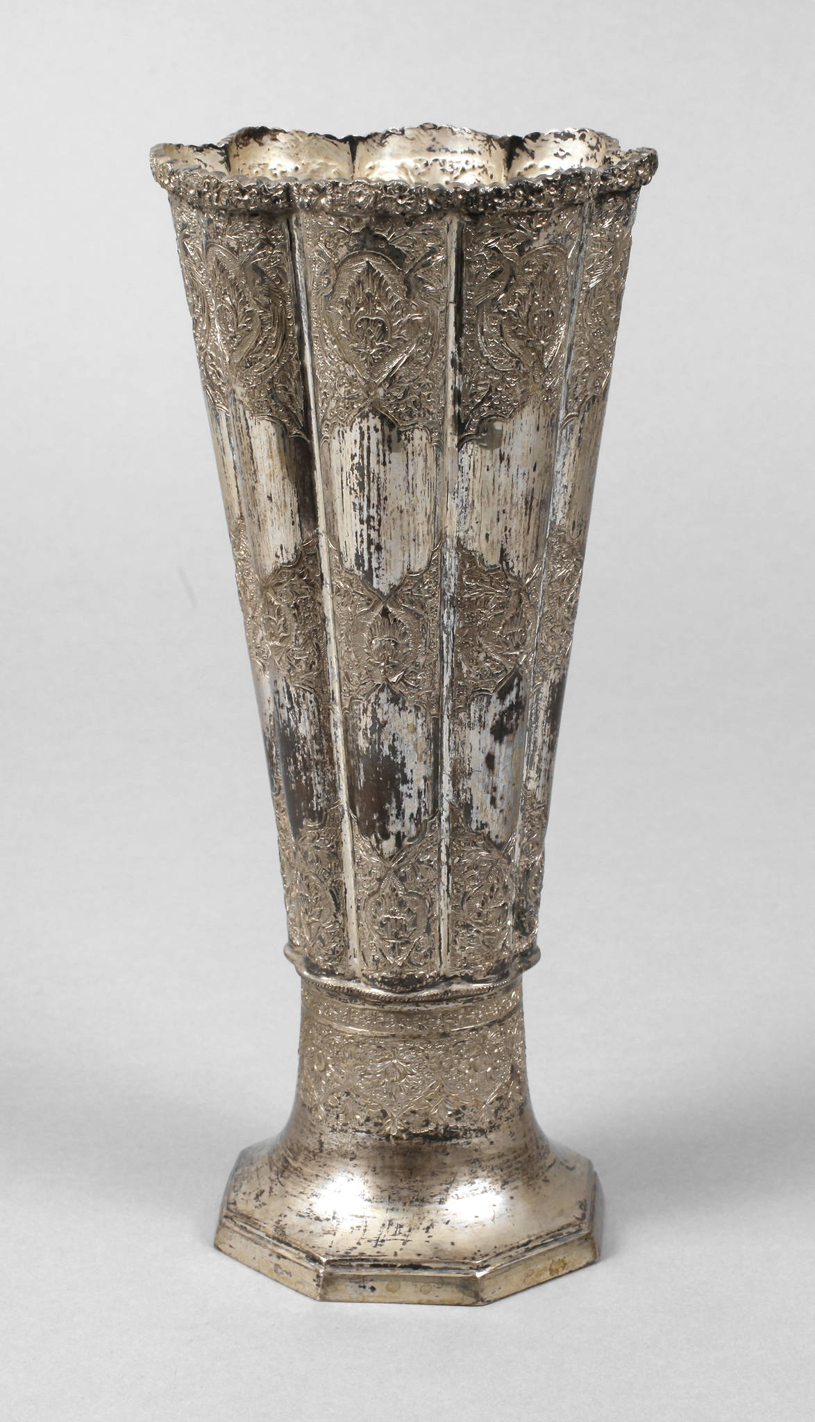 Persische Silbervase