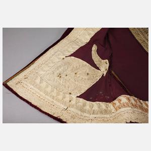 Samtjacke mit Goldbrokatstickerei