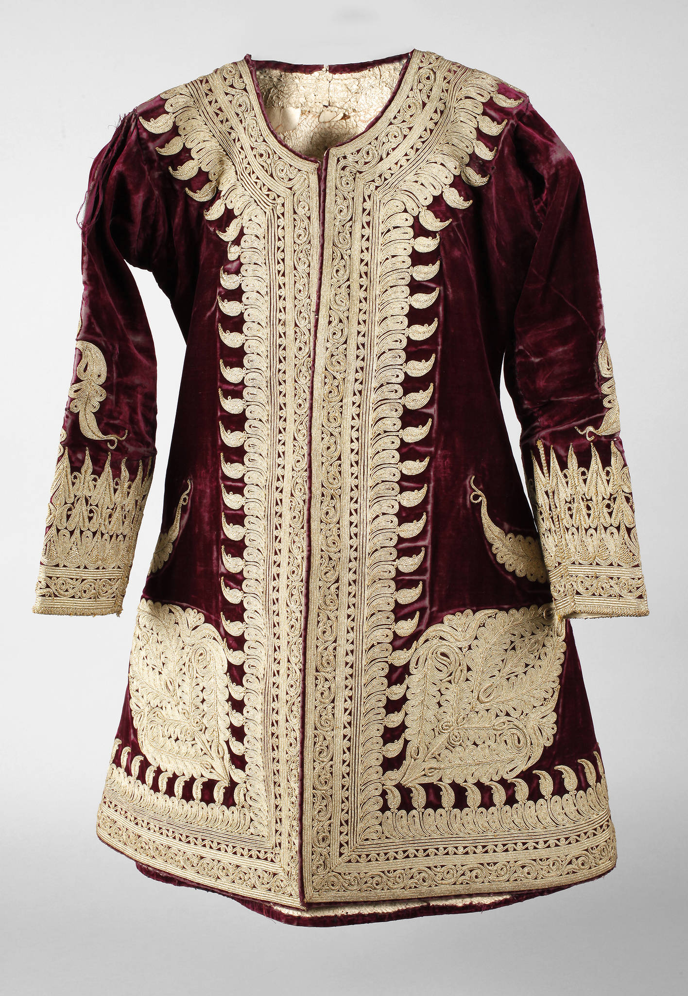 Samtjacke mit Goldbrokatstickerei