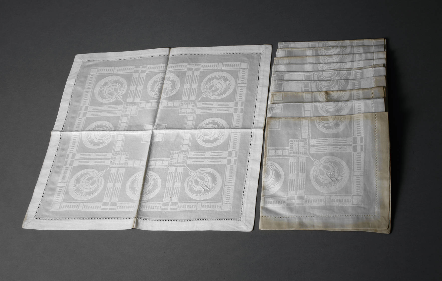 Zehn Servietten Jugendstil