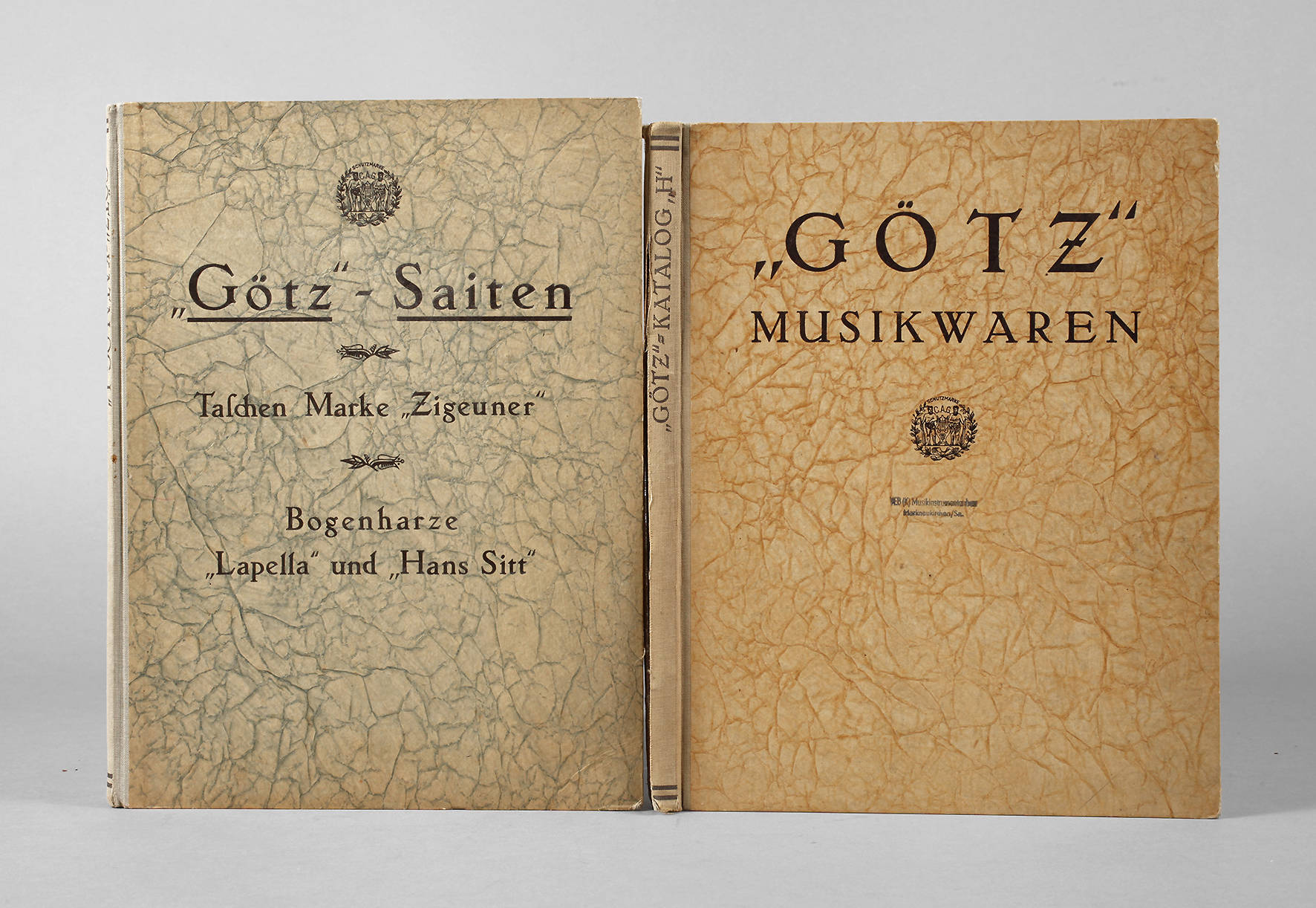 Zwei Kataloge Musikinstrumente ”Götz”