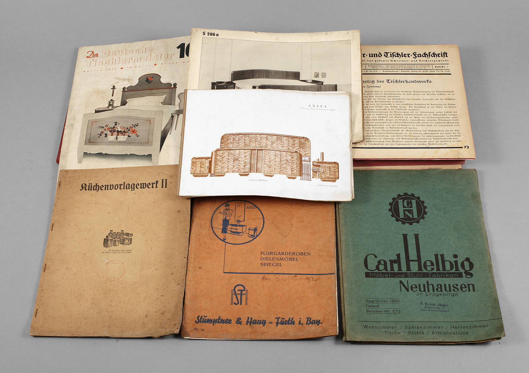 Konvolut Möbelkataloge und Fachzeitschriften