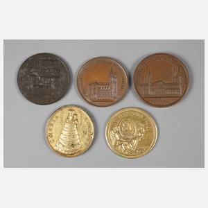 Fünf Medaillen